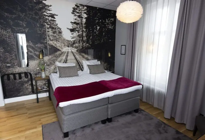 Perhehuone, Livin Station
