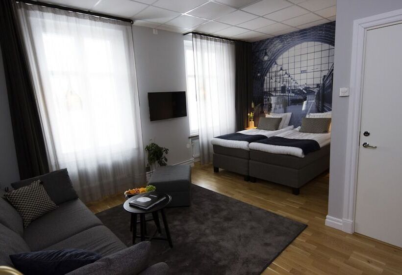 패밀리 룸, Livin Station