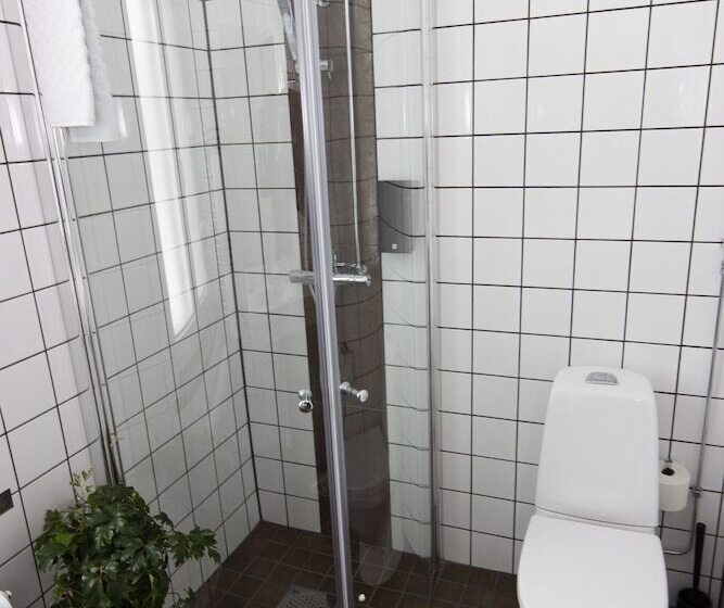 4인용 스탠다드 룸, Livin Station