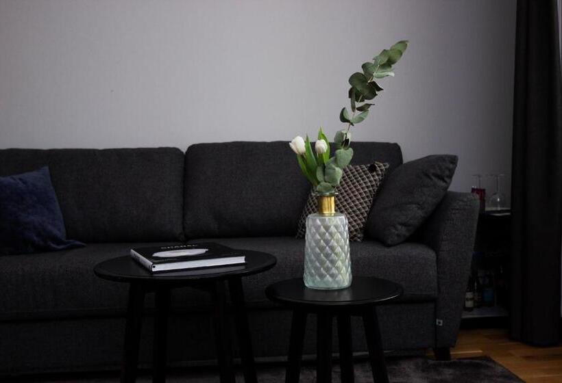 4인용 스탠다드 룸, Livin Station