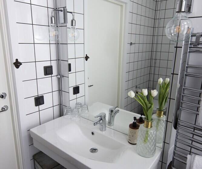 패밀리 룸, Livin Station