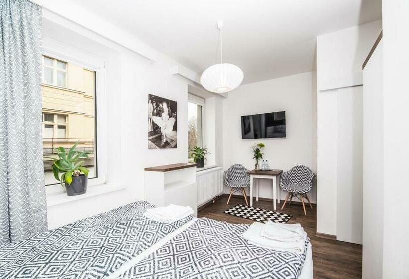 اتاق استاندارد, Na Baste