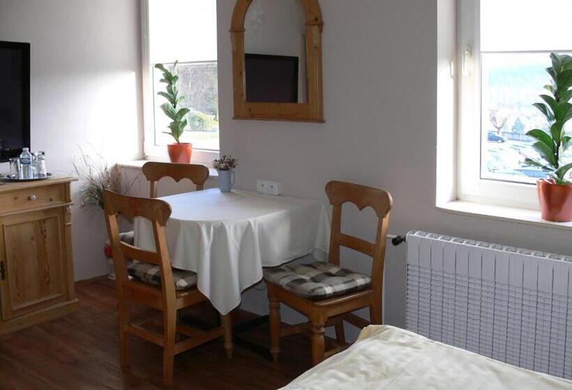 اتاق استاندارد سه نفره, Na Baste