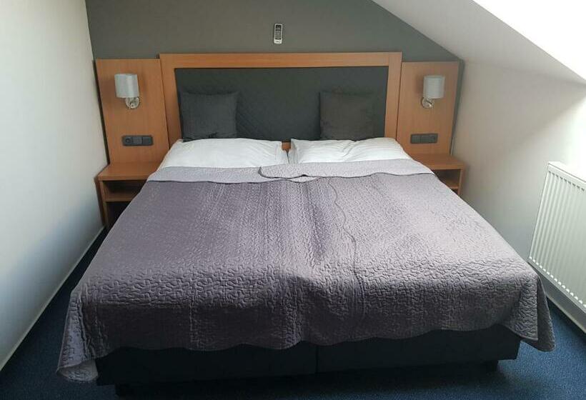 四人标准间, Rustikal Hustopeče   Vinný Ráj S Cimbálem A Chutěmi Jižní Moravy