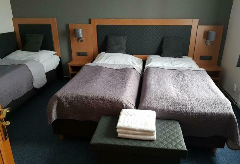 标准三人间, Rustikal Hustopeče   Vinný Ráj S Cimbálem A Chutěmi Jižní Moravy