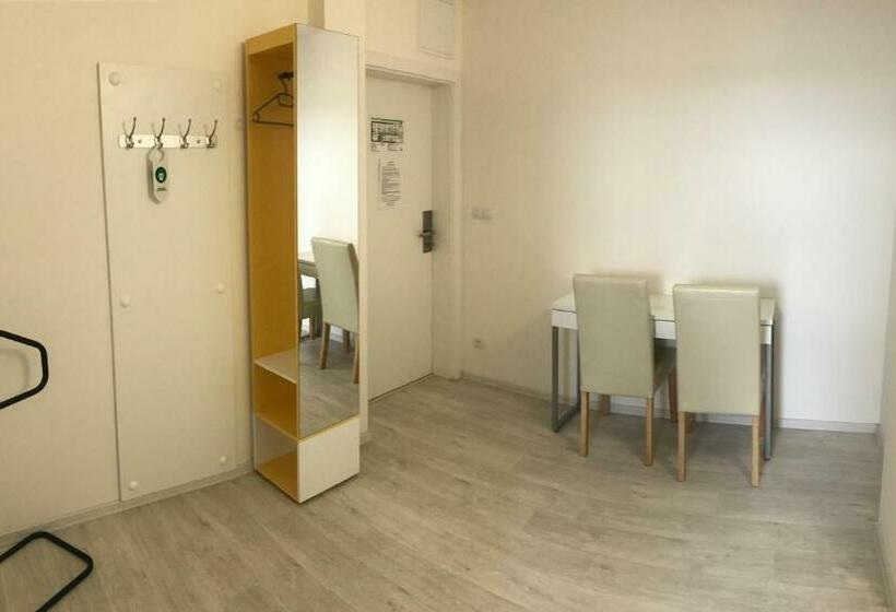 デラックスルーム, Stará Pošta