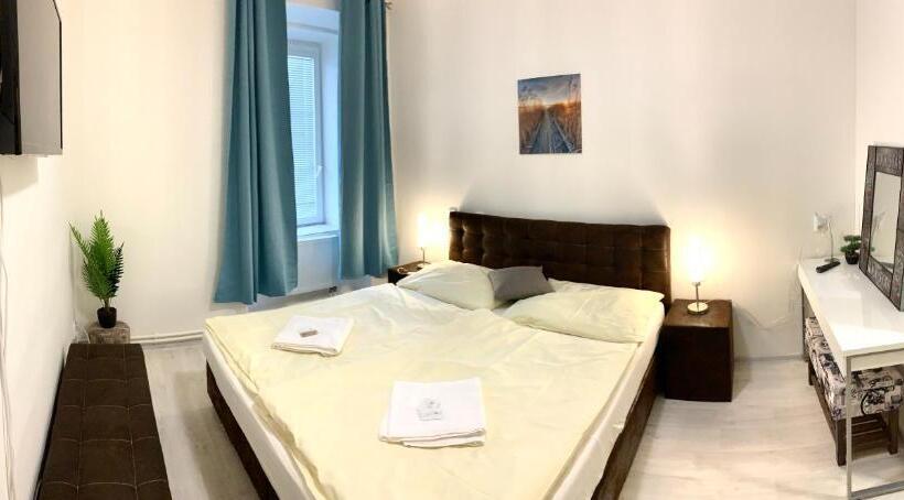 デラックスルーム, Stará Pošta