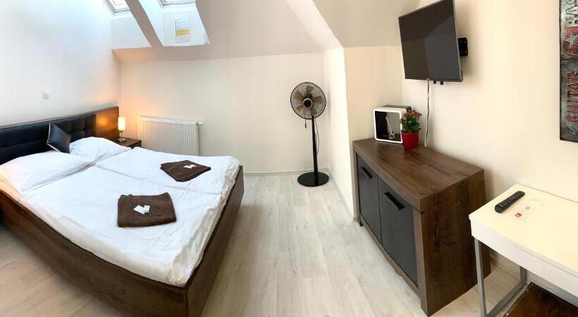 デラックスルーム, Stará Pošta