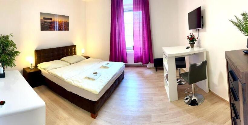 デラックスルーム, Stará Pošta