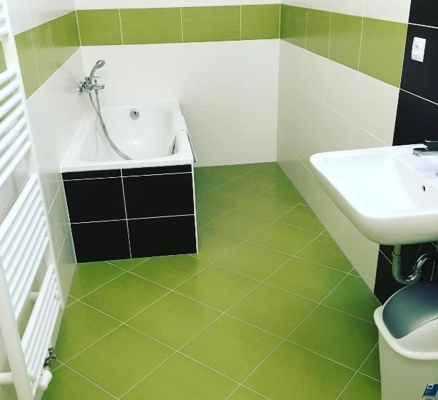 デラックストリプルルーム, Stará Pošta