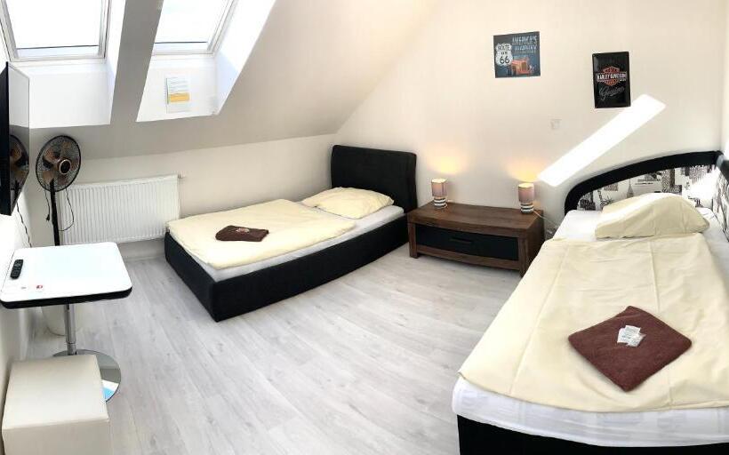 デラックスファミリールーム, Stará Pošta