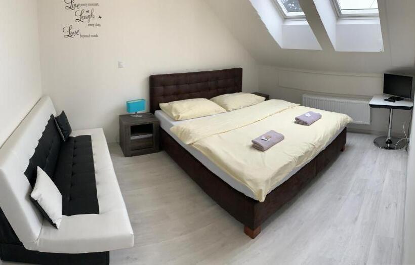 デラックスファミリールーム, Stará Pošta