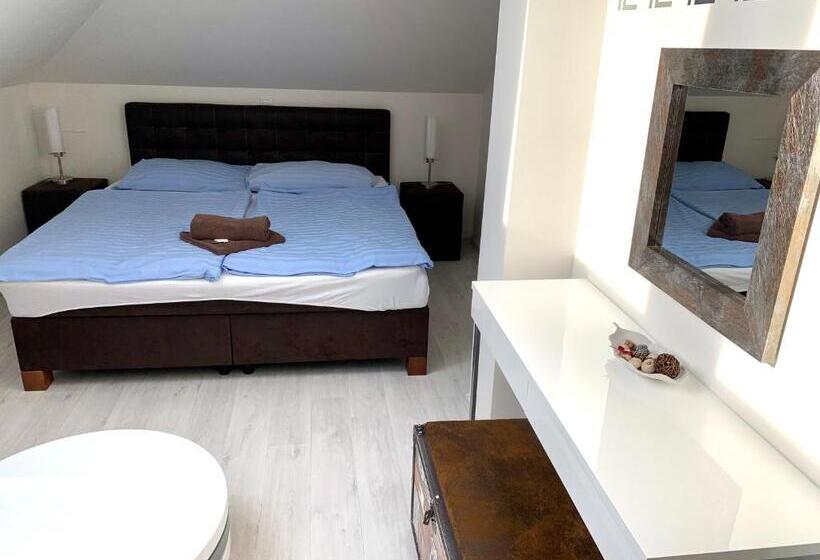 キングサイズベッドのデラックスルーム, Stará Pošta