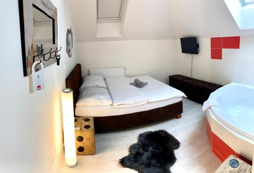 デラックスルーム, Stará Pošta