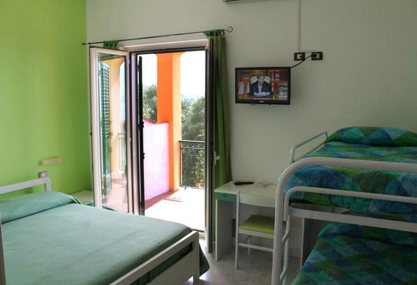 חדר סטנדרט לשלושה עם מרפסת, Ulisse