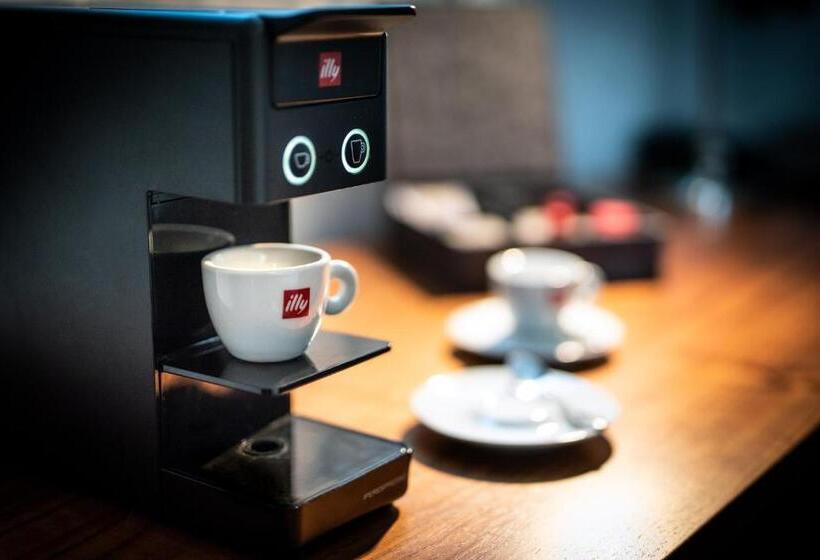 شقة غرفة واحدة, Větruše