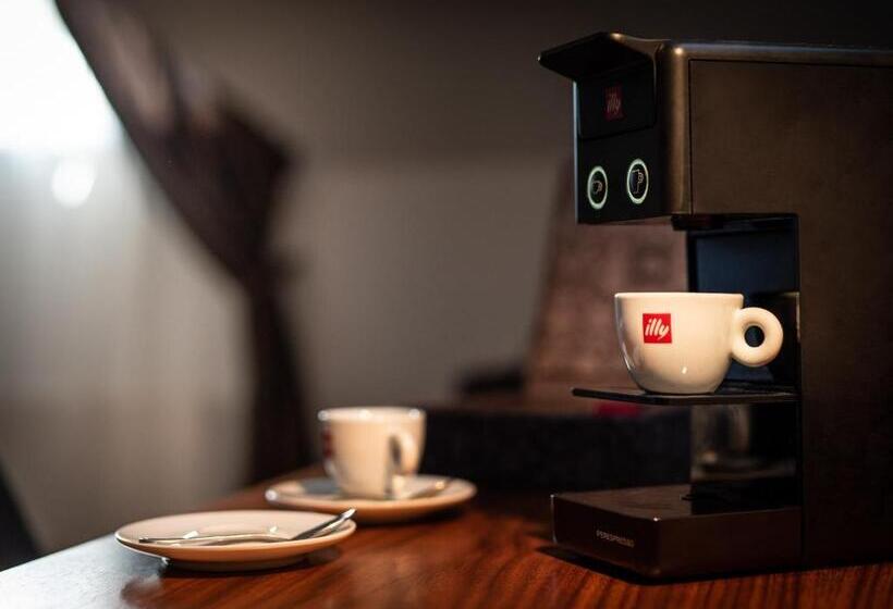 جناح عائلي, Větruše