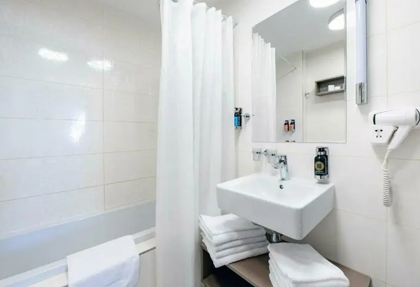 Standard Yhden Hengen Huone, Větruše