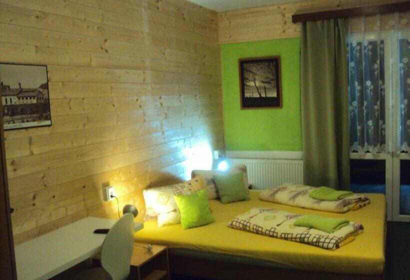 غرفة قياسية مزوَّدة بشُرفة, Zátiší