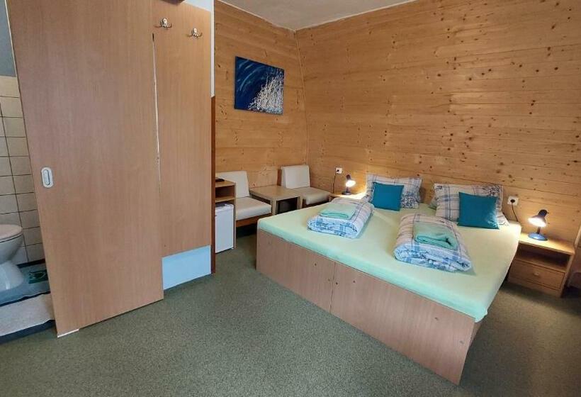 غرفة قياسية مزوَّدة بشُرفة, Zátiší