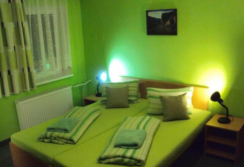 غرفة عائلية, Zátiší