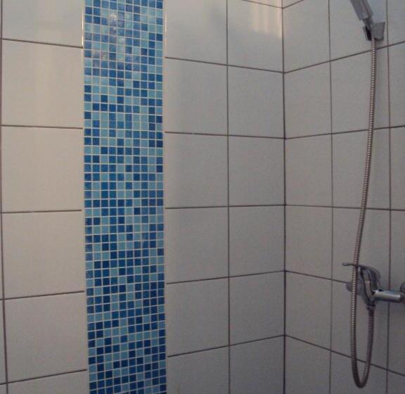 غرفة قياسية رباعية, Zátiší