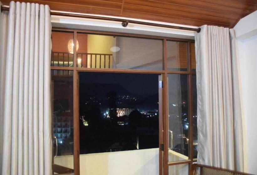 Estudio Familiar, Manudi Glenfallsedge Rest