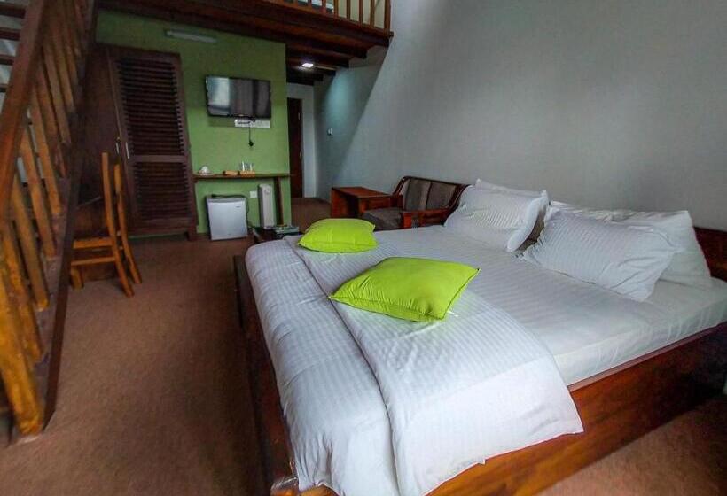 Estudio Familiar, Manudi Glenfallsedge Rest