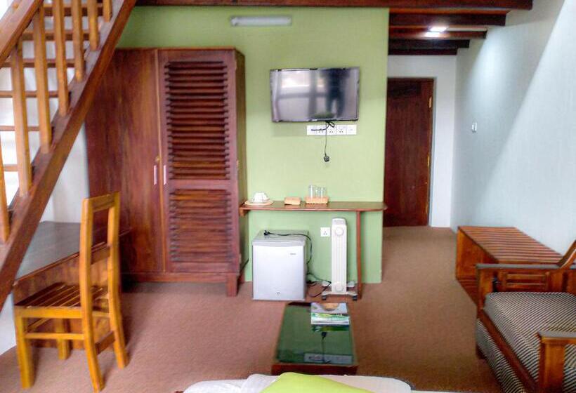 Estudio Familiar, Manudi Glenfallsedge Rest