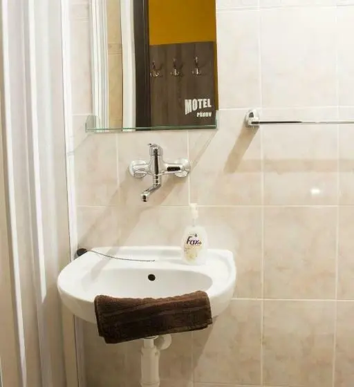 Standard Yhden Hengen Huone, Motel Pávov