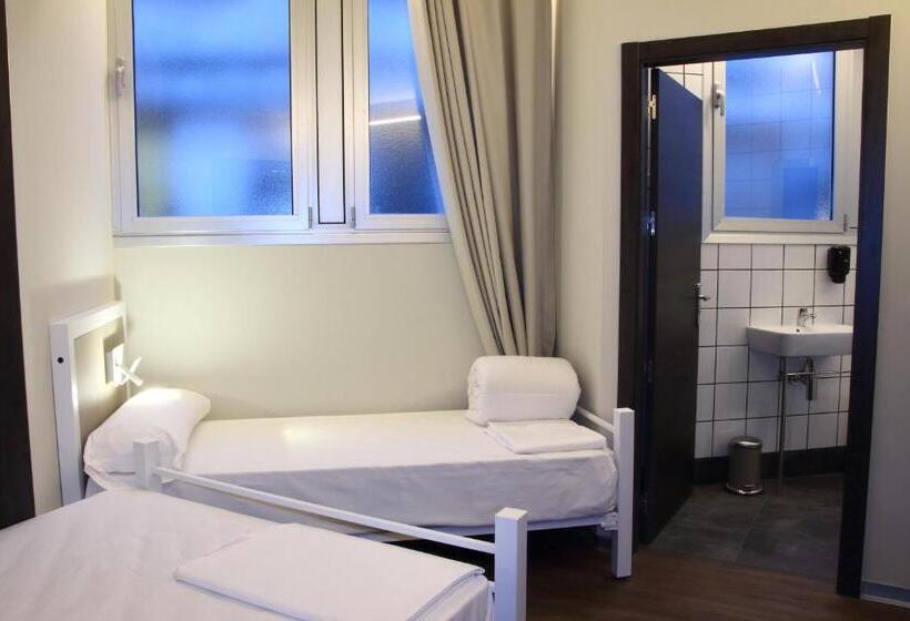 Номер Стандарт Трехместный, Poshtel Bilbao  Premium Hostel