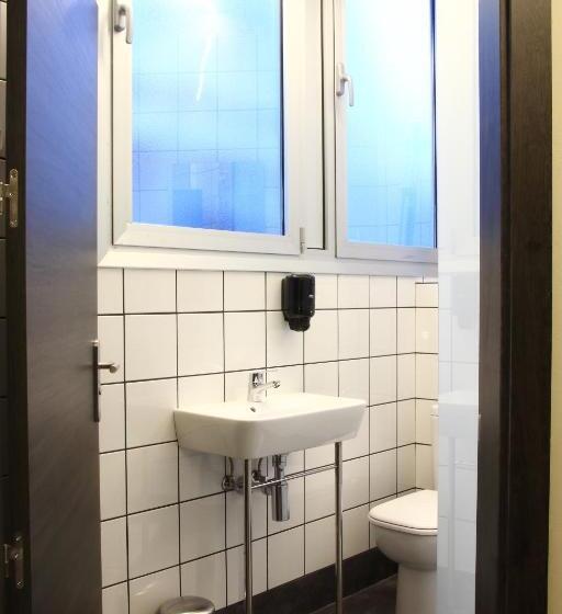 חדר סטנדרט לשלושה, Poshtel Bilbao  Premium Hostel