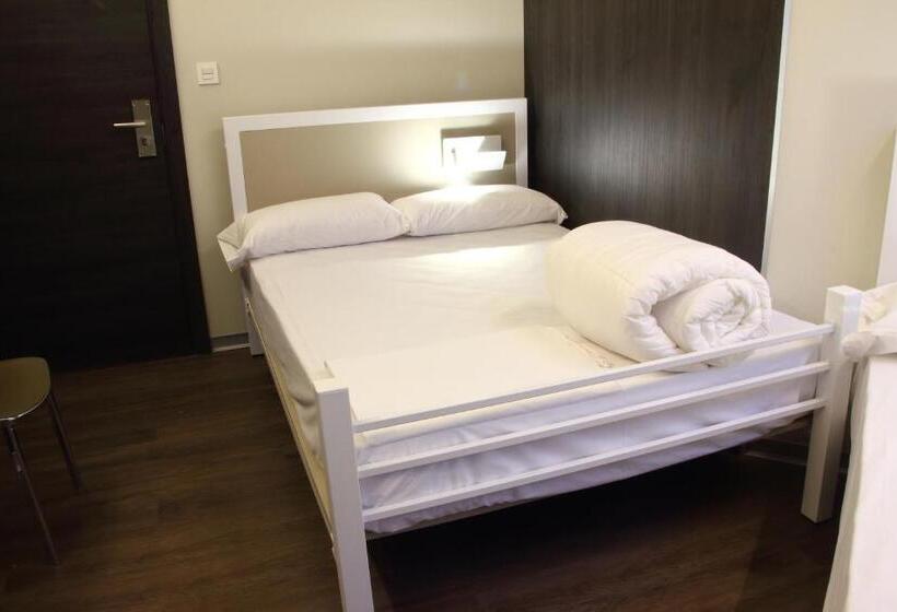 חדר סטנדרט לשלושה, Poshtel Bilbao  Premium Hostel