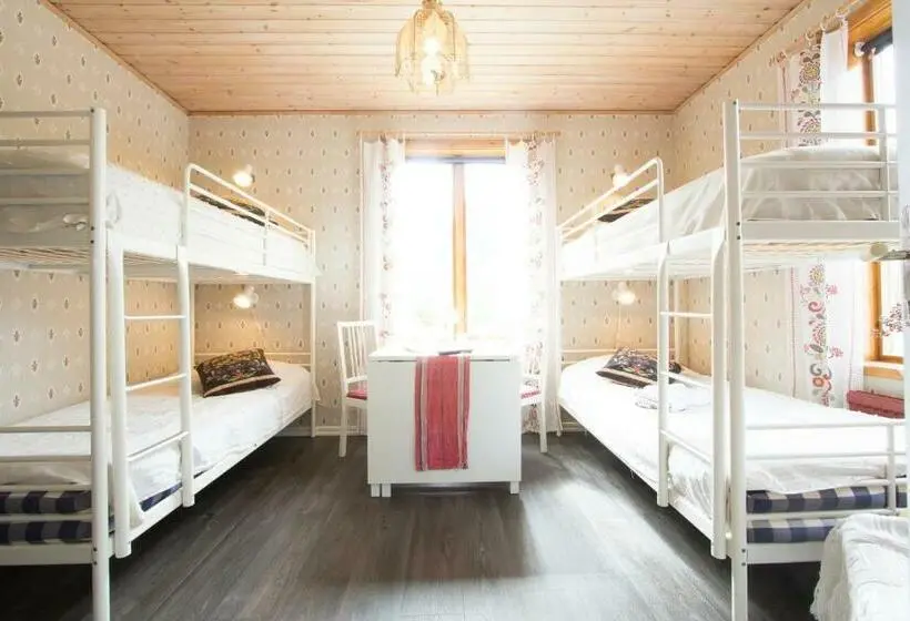 Standard Neljän Hengen Huone Jaettu Kylpyhuone, Prinsgården B&b Rum Stugor