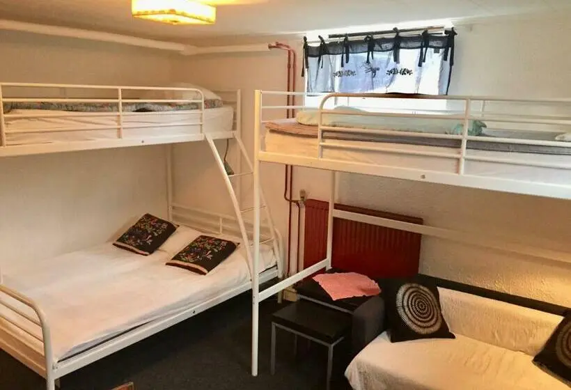 Standard Neljän Hengen Huone, Prinsgården B&b Rum Stugor
