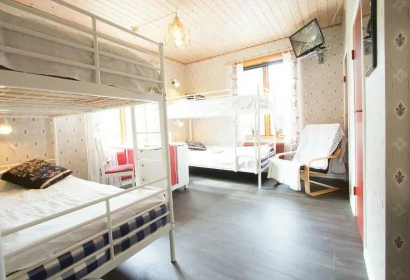 Standard Neljän Hengen Huone Jaettu Kylpyhuone, Prinsgården B&b Rum Stugor