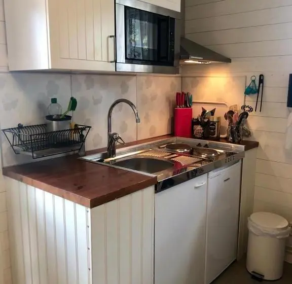 Talo 1 Makuuhuone, Prinsgården B&b Rum Stugor