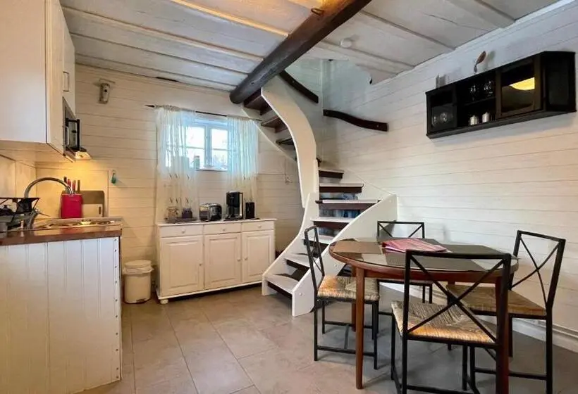 Talo 1 Makuuhuone, Prinsgården B&b Rum Stugor