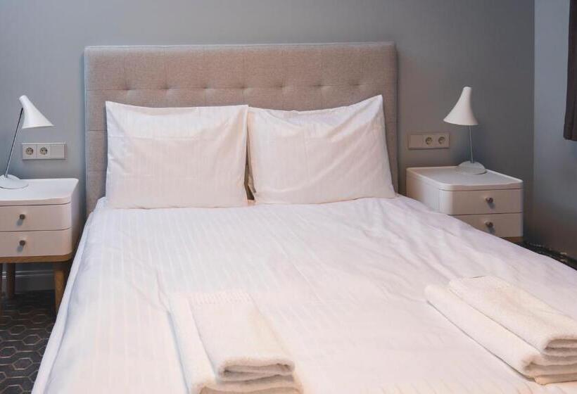 اتاق استاندارد چهار تخته, Roze Park Rooms