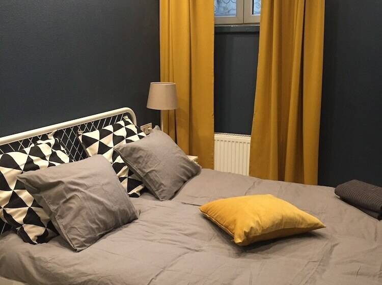 اتاق خانوادگی, Sleep In Bnb