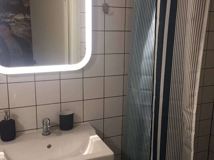 اتاق لوکس, Sleep In Bnb