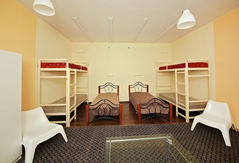 اتاق خانوادگی, Sleep In Bnb