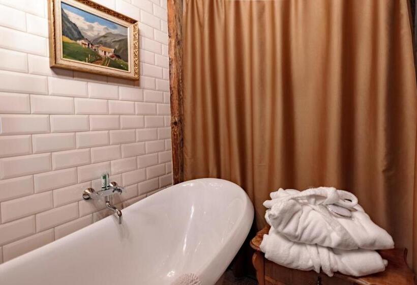 اتاق خانوادگی, Boutique Hotel Virkas Muiža