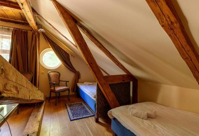 اتاق خانوادگی, Boutique Hotel Virkas Muiža