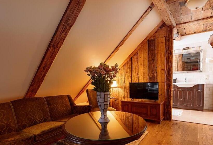 Habitaci�n Est�ndar Abuhardillada, Boutique Hotel Virkas Muiža