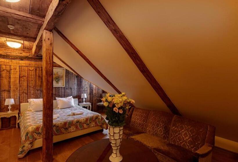 Habitaci�n Est�ndar Abuhardillada, Boutique Hotel Virkas Muiža