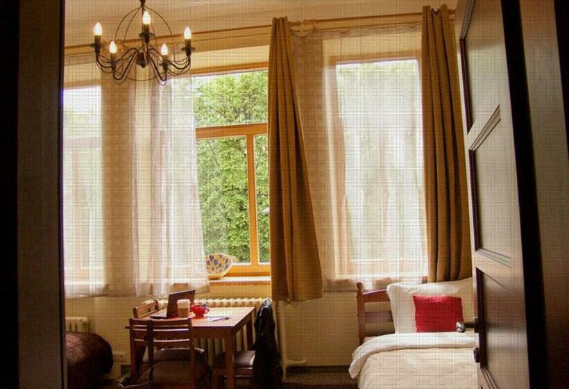 اتاق لوکس, Hostel Lux
