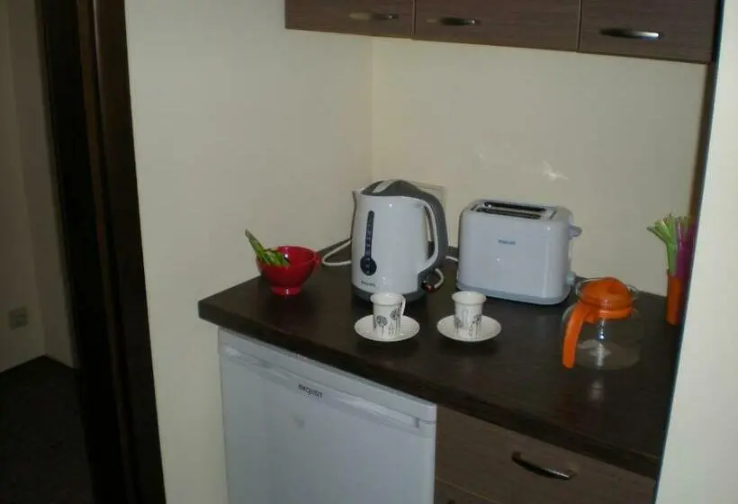 اتاق لوکس, Hostel Lux