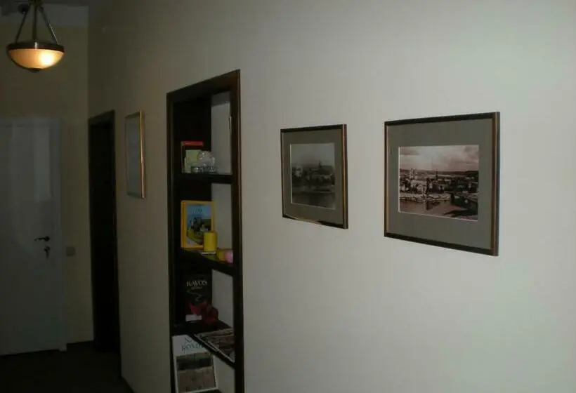 اتاق لوکس, Hostel Lux