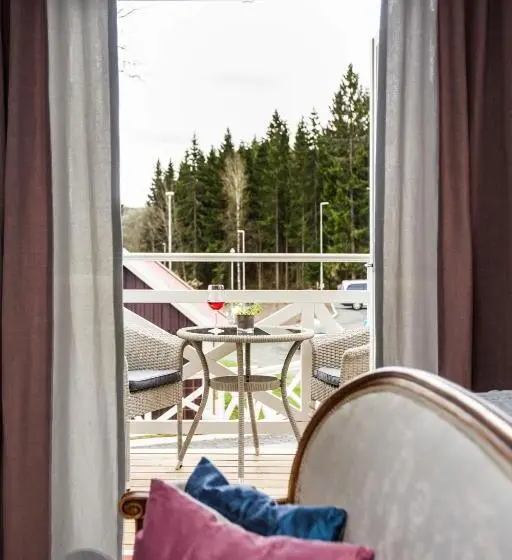 Juniorsviitti Parveke, Bauergården